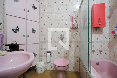 Casa à venda com 305m², 3 quartos e 1 vagaBanheiro da suíte