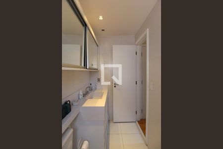 Apartamento à venda com 63m², 2 quartos e 2 vagasBanheiro da Suíte