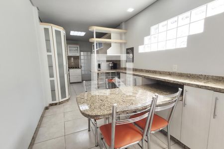 Casa à venda com 145m², 5 quartos e 2 vagas Casa à venda com 145m², 5 quartos e 2 vagasCozinha