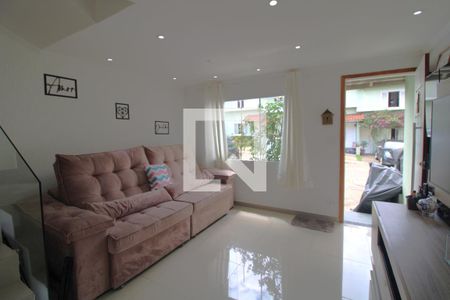 Casa de condomínio para alugar com 90m², 2 quartos e 2 vagasSala