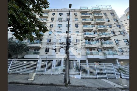 Apartamento para alugar com 64m², 2 quartos e 1 vagaFachada