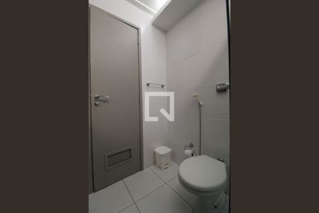 Apartamento à venda com 75m², 2 quartos e 1 vaga Apartamento à venda com 75m², 2 quartos e 1 vagaBanheiro social