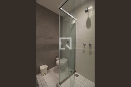Apartamento à venda com 75m², 2 quartos e 1 vaga Apartamento à venda com 75m², 2 quartos e 1 vagaBanheiro da suite