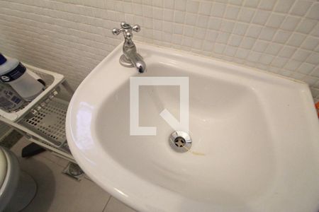 Apartamento à venda com 75m², 2 quartos e 1 vaga Apartamento à venda com 75m², 2 quartos e 1 vagaBanheiro da Área de serviço - torneira da pia
