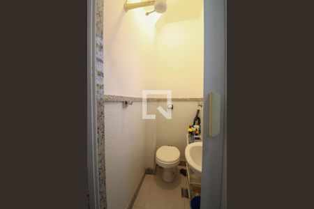 Apartamento à venda com 75m², 2 quartos e 1 vaga Apartamento à venda com 75m², 2 quartos e 1 vagaBanheiro da Área de serviço