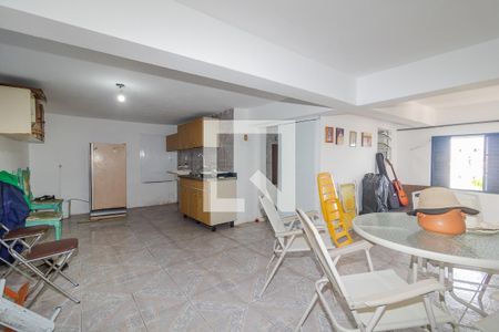 Casa à venda com 420m², 3 quartos e 5 vagasPorão / apartamento