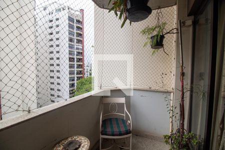 Apartamento à venda com 192m², 4 quartos e 3 vagas Apartamento à venda com 192m², 4 quartos e 3 vagasTerraço