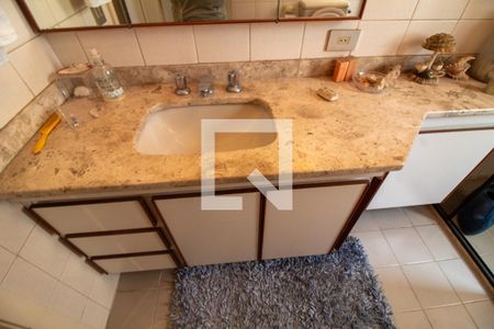 Apartamento à venda com 192m², 4 quartos e 3 vagas Apartamento à venda com 192m², 4 quartos e 3 vagasBanheiro da Suíte 1