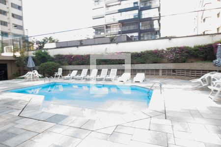 Apartamento à venda com 192m², 4 quartos e 3 vagas Apartamento à venda com 192m², 4 quartos e 3 vagasÁrea comum - Piscina