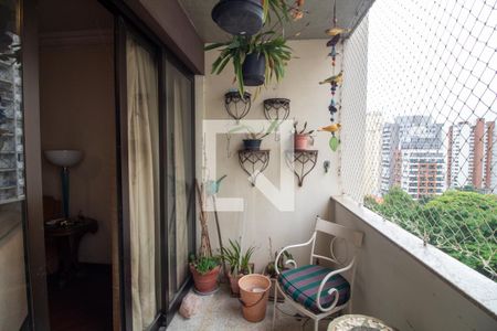 Apartamento à venda com 192m², 4 quartos e 3 vagas Apartamento à venda com 192m², 4 quartos e 3 vagasTerraço