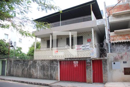 Casa à venda com 300m², 6 quartos e 4 vagasGaragem