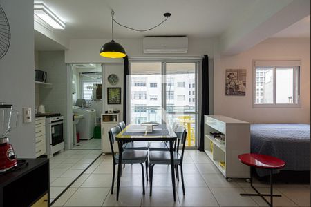 Sala de kitnet/studio para alugar com 1 quarto, 47m² em Consolação, São Paulo