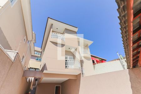 Casa à venda com 200m², 3 quartos e 4 vagas Casa à venda com 200m², 3 quartos e 4 vagasFachada