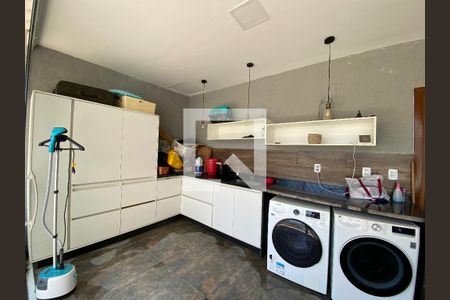 Casa à venda com 500m², 4 quartos e 4 vagas Casa à venda com 500m², 4 quartos e 4 vagasÁrea de Serviço