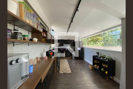 Casa à venda com 500m², 4 quartos e 4 vagas Casa à venda com 500m², 4 quartos e 4 vagasCozinha