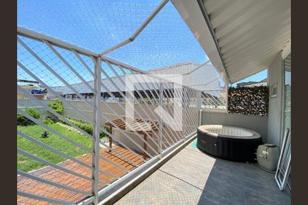 Casa à venda com 500m², 4 quartos e 4 vagas Casa à venda com 500m², 4 quartos e 4 vagasÁrea de Serviço