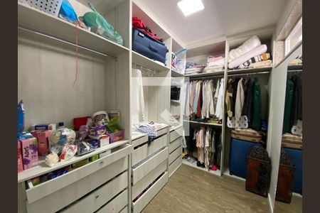 Casa à venda com 500m², 4 quartos e 4 vagas Casa à venda com 500m², 4 quartos e 4 vagasCloset