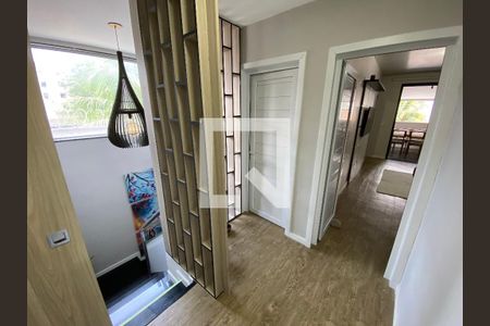 Casa à venda com 500m², 4 quartos e 4 vagas Casa à venda com 500m², 4 quartos e 4 vagasHall