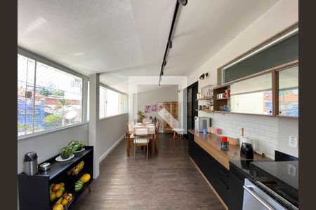 Casa à venda com 500m², 4 quartos e 4 vagas Casa à venda com 500m², 4 quartos e 4 vagasCozinha