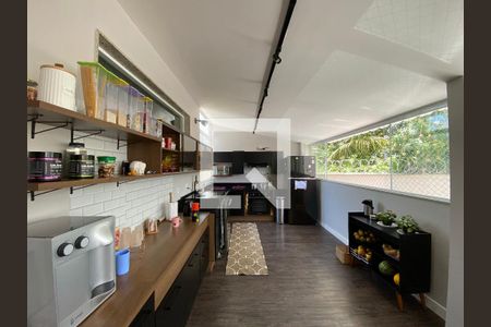 Casa à venda com 500m², 4 quartos e 4 vagas Casa à venda com 500m², 4 quartos e 4 vagasCozinha