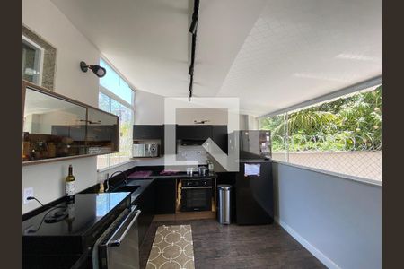 Casa à venda com 500m², 4 quartos e 4 vagas Casa à venda com 500m², 4 quartos e 4 vagasCozinha