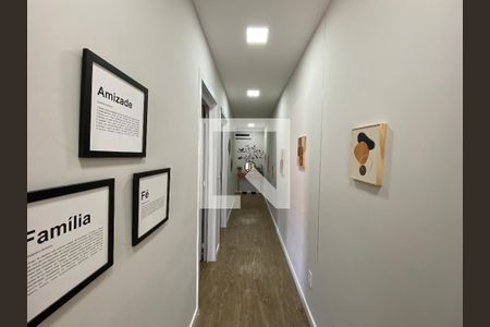 Casa à venda com 500m², 4 quartos e 4 vagas Casa à venda com 500m², 4 quartos e 4 vagasCorredor