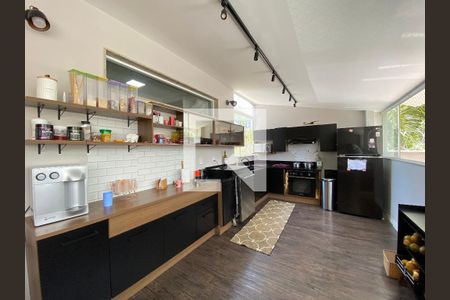 Casa à venda com 500m², 4 quartos e 4 vagas Casa à venda com 500m², 4 quartos e 4 vagasCozinha