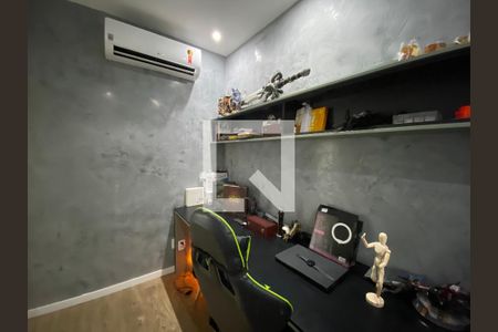 Casa à venda com 500m², 4 quartos e 4 vagas Casa à venda com 500m², 4 quartos e 4 vagasEscritório