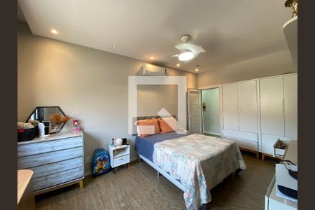 Casa à venda com 500m², 4 quartos e 4 vagas Casa à venda com 500m², 4 quartos e 4 vagasQuarto 2