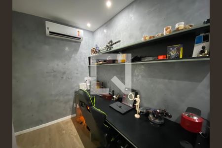 Casa à venda com 500m², 4 quartos e 4 vagas Casa à venda com 500m², 4 quartos e 4 vagasEscritório