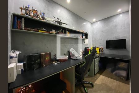 Casa à venda com 500m², 4 quartos e 4 vagas Casa à venda com 500m², 4 quartos e 4 vagasEscritório