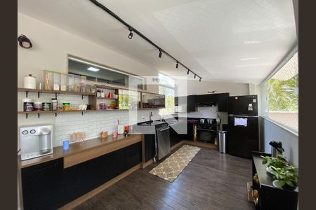 Casa à venda com 500m², 4 quartos e 4 vagas Casa à venda com 500m², 4 quartos e 4 vagasCozinha