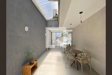 Casa à venda com 500m², 4 quartos e 4 vagas Casa à venda com 500m², 4 quartos e 4 vagasFrente