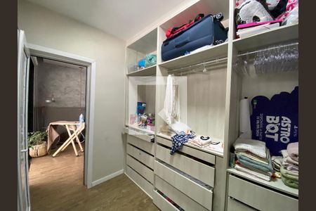 Casa à venda com 500m², 4 quartos e 4 vagas Casa à venda com 500m², 4 quartos e 4 vagasCloset