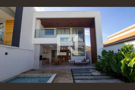 Casa de condomínio à venda com 250m², 4 quartos e 2 vagasQuintal