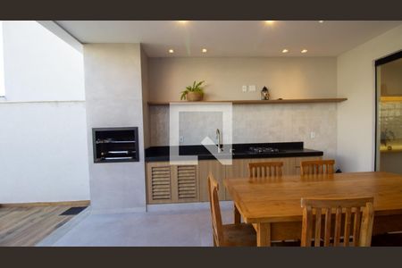 Casa de condomínio à venda com 250m², 4 quartos e 2 vagasÁrea Gourmet