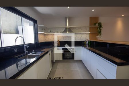 Casa de condomínio à venda com 250m², 4 quartos e 2 vagasCozinha