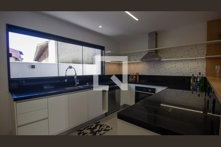 Casa de condomínio à venda com 250m², 4 quartos e 2 vagasCozinha