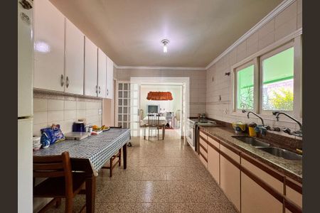 Casa para alugar com 500m², 4 quartos e 5 vagasCozinha