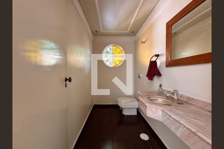 Casa para alugar com 500m², 4 quartos e 5 vagasLavabo