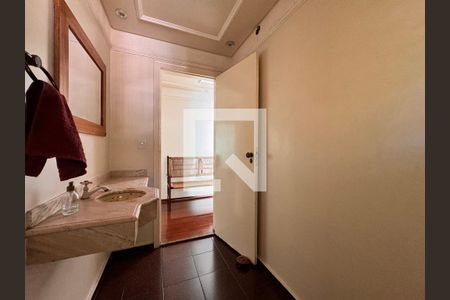 Casa para alugar com 500m², 4 quartos e 5 vagasLavabo