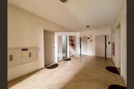 Apartamento à venda com 130m², 2 quartos e 1 vagaHall de entrada