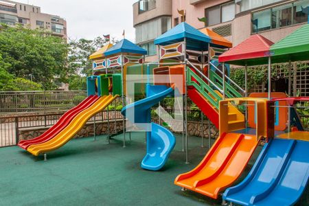 Apartamento à venda com 100m², 2 quartos e 2 vagasÁrea comum - Playground