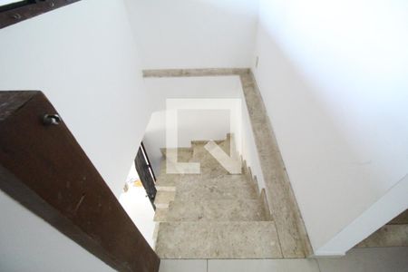 Casa de condomínio à venda com 204m², 4 quartos e 2 vagasSala 2 - Escada