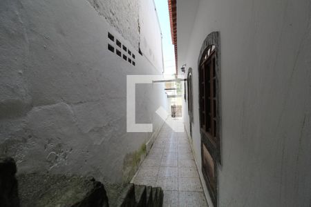 Casa de condomínio à venda com 204m², 4 quartos e 2 vagasLateral da casa