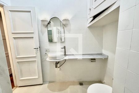 Banheiro social de apartamento para alugar com 1 quarto, 72m² em Copacabana, Rio de Janeiro
