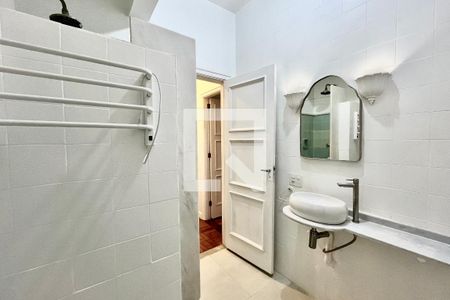 Banheiro social de apartamento para alugar com 1 quarto, 72m² em Copacabana, Rio de Janeiro