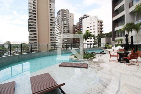Studio à venda com 32m², 1 quarto e sem vagaÁrea comum - Piscina