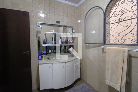 Casa à venda com 334m², 3 quartos e 4 vagasBanheiro da suíte