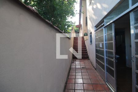 Casa à venda com 334m², 3 quartos e 4 vagasQuintal lateral